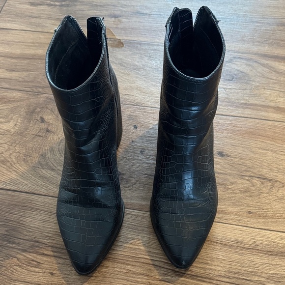 Steve Madden Shoes - Steve Madden Black Textured Ankle Boots